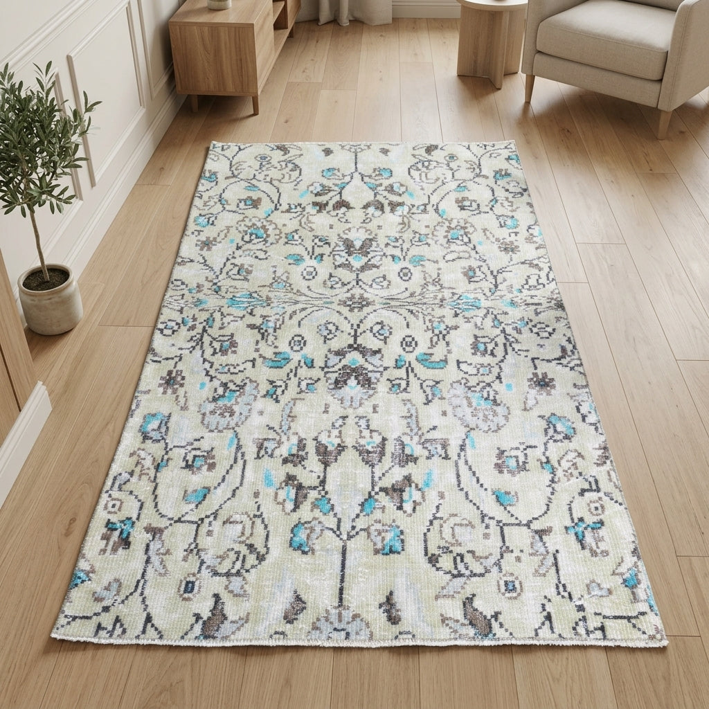 Floral pattern on the Cemileperver vintage area rug – handmade in Anatolia, Turkey