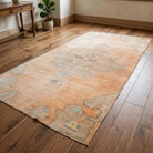 Oriental pattern on the Elmascihan vintage area rug – handmade in Anatolia, Turkey