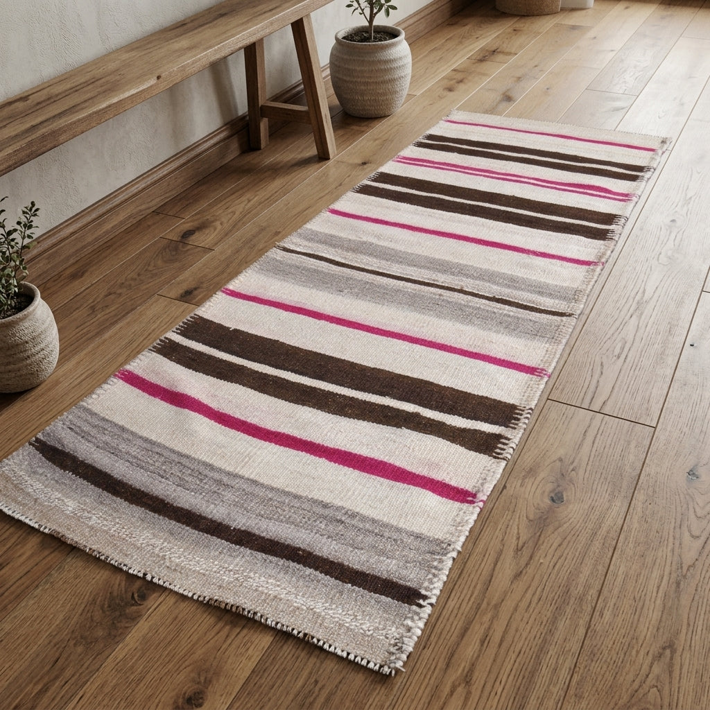 Striped pattern on the Siderogena vintage kilim runner rug – handwoven flatweave in Anatolia, Turkey