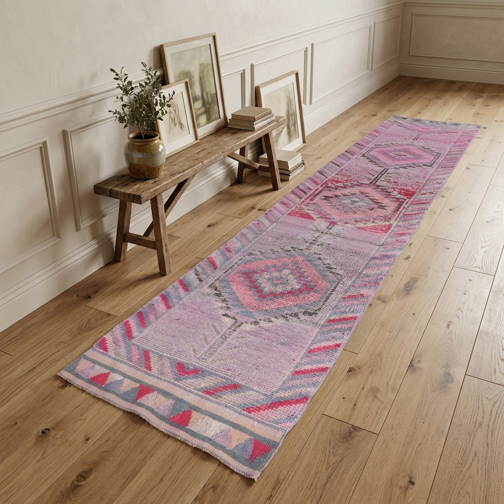 Oriental pattern on the Sevdayar vintage runner rug – handmade in Anatolia, Turkey