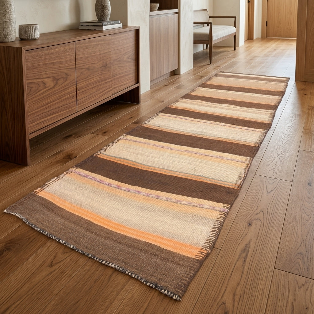 Striped pattern on the Sedanurbahar vintage runner rug – handmade in Anatolia, Turkey