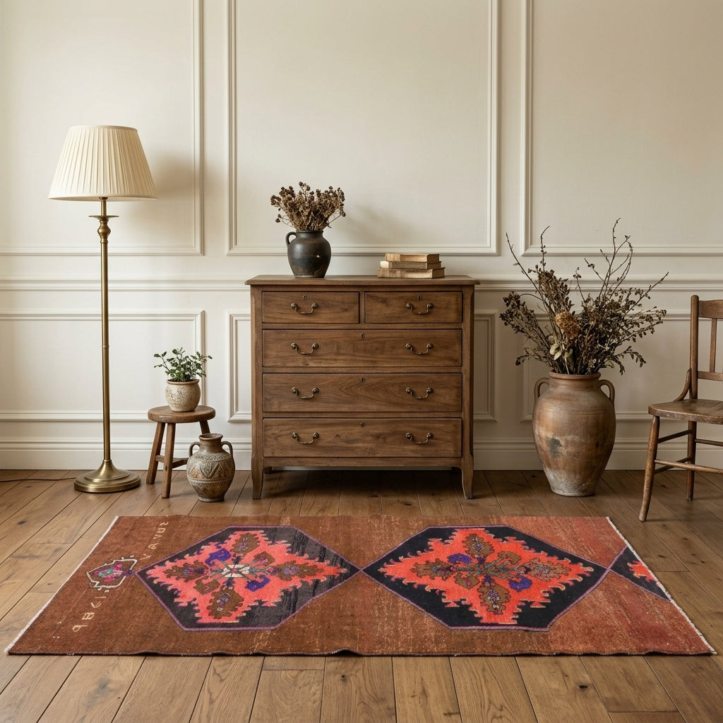 Oriental pattern on the Safaperi vintage runner rug – handmade in Anatolia, Turkey