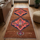 Oriental pattern on the Safaperi vintage runner rug – handmade in Anatolia, Turkey