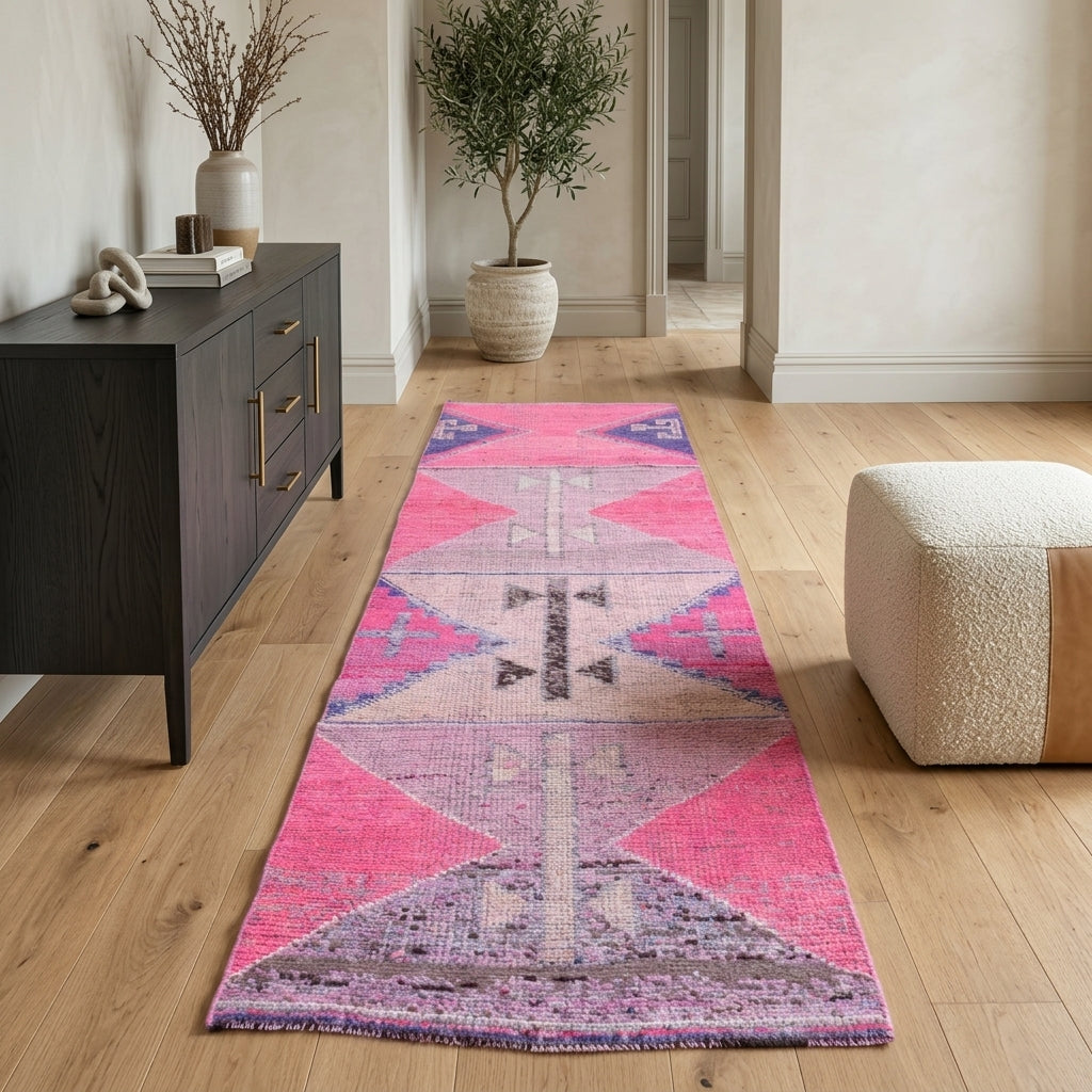 Geometric pattern on the Sadberkdeniz vintage runner rug – handmade in Anatolia, Turkey