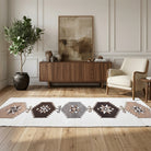 Oriental pattern on the Phaenophone vintage runner rug – handmade in Anatolia, Turkey