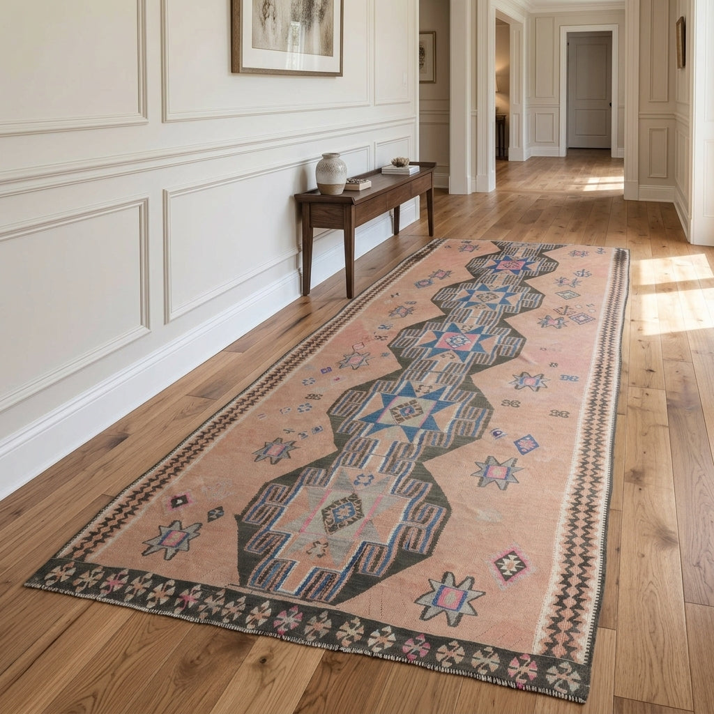 Pattern on the Nihanperver vintage kilim runner rug – handwoven flatweave in Anatolia, Turkey