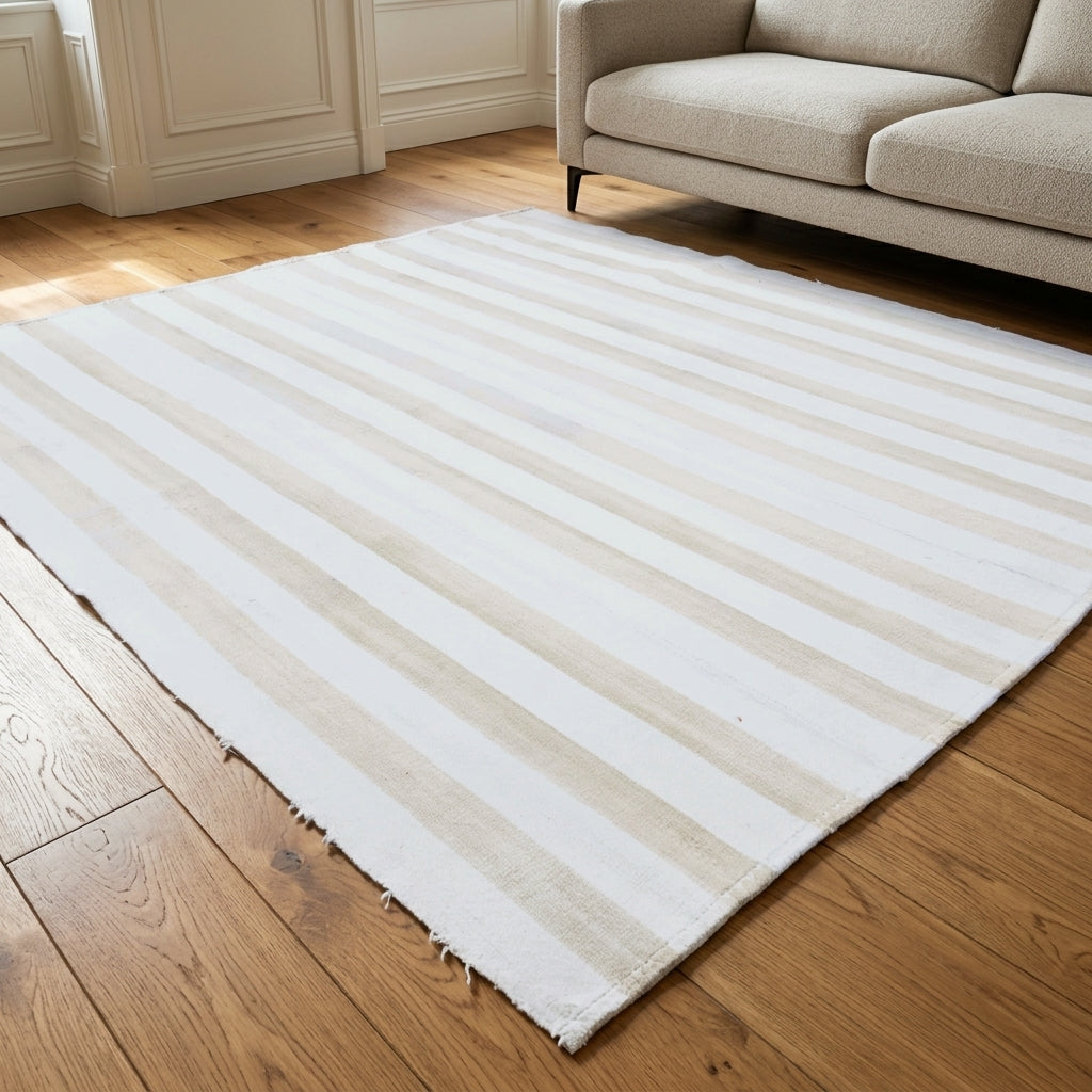 Striped pattern on the Elmanaz vintage kilim rug – handwoven flatweave in Anatolia, Turkey