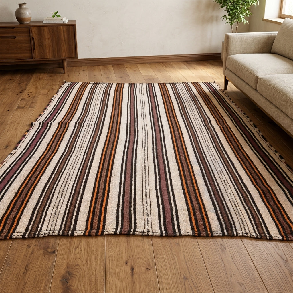Striped pattern on the Berrakpare vintage kilim rug – handwoven flatweave in Anatolia, Turkey
