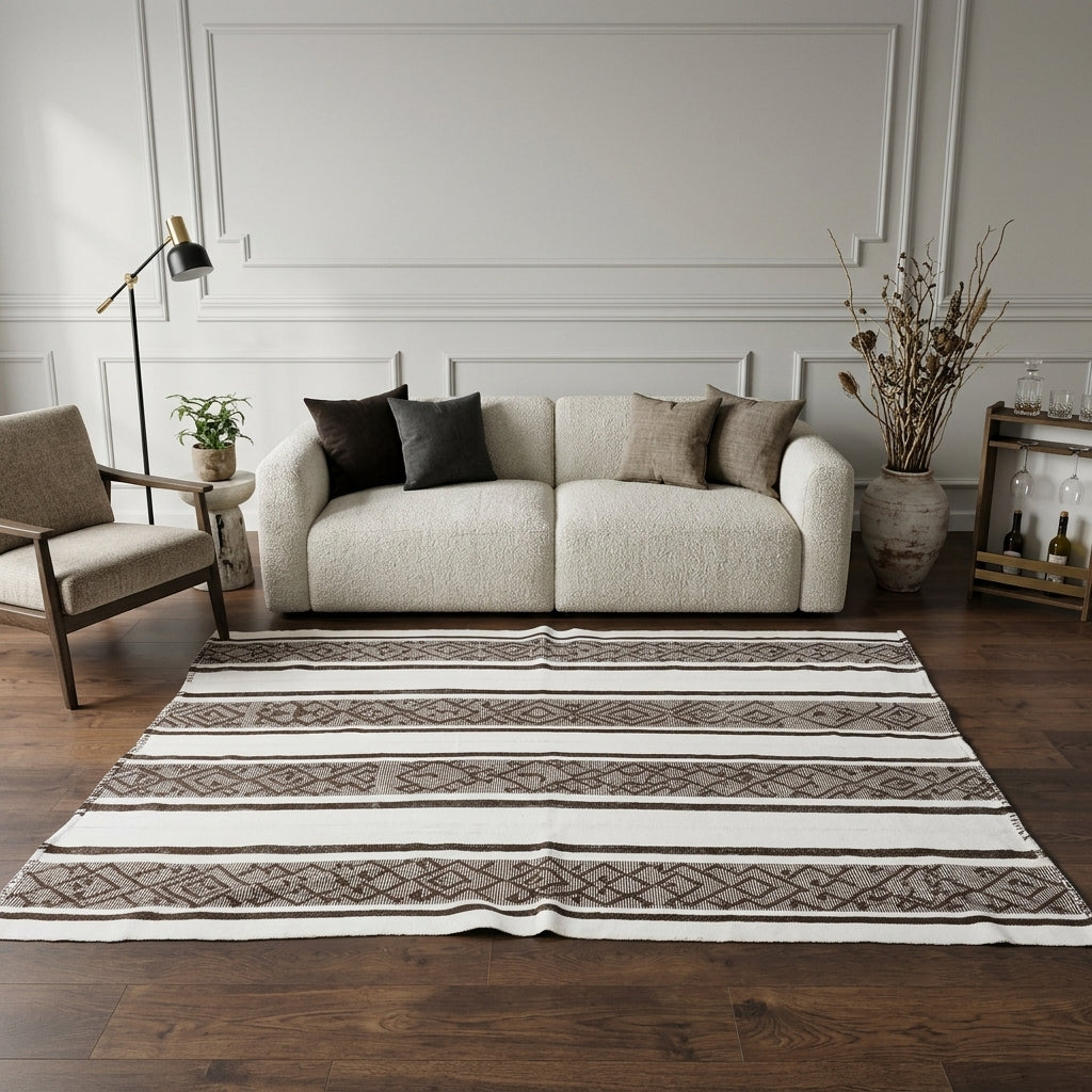 Striped pattern on the Berrakara vintage kilim rug – handwoven flatweave in Anatolia, Turkey