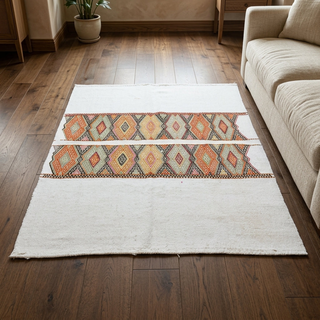 Ikat pattern on the Bahrisena vintage kilim rug – handwoven flatweave in Anatolia, Turkey