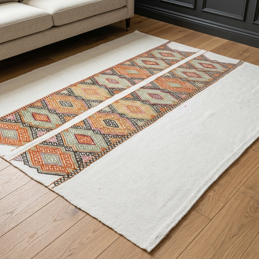 Ikat pattern on the Bahrisena vintage kilim rug – handwoven flatweave in Anatolia, Turkey