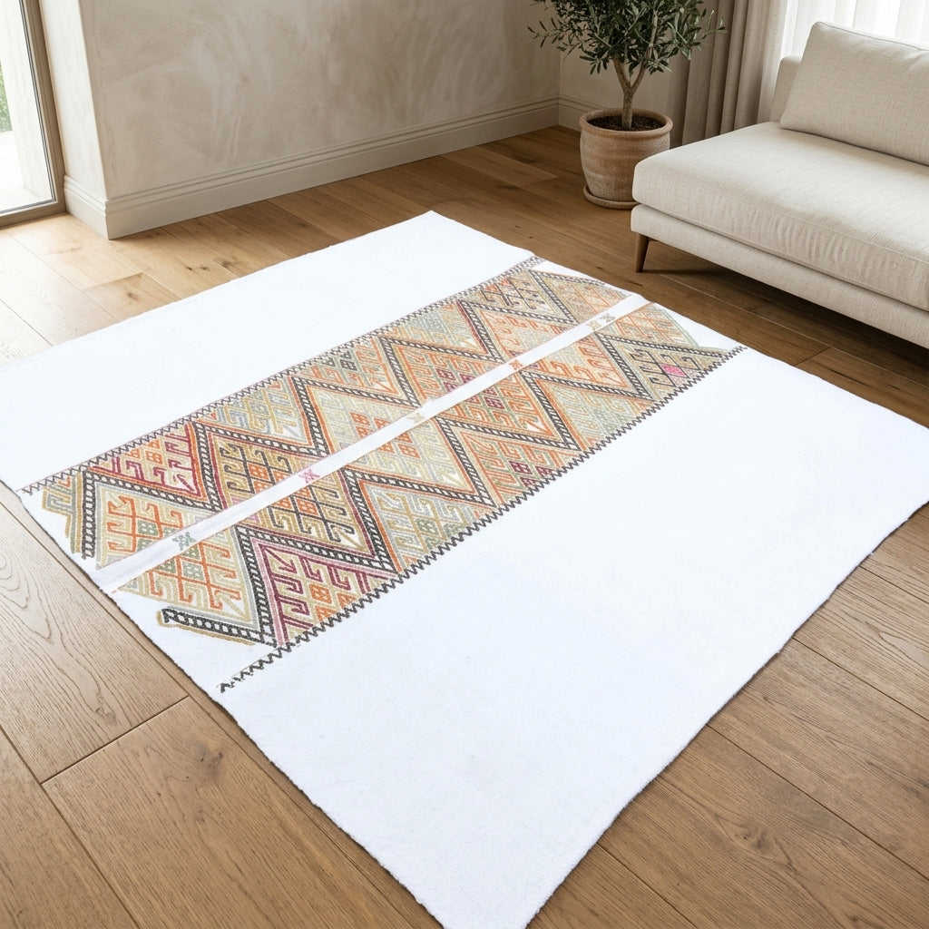 Pattern on the Baharperver vintage kilim rug – handwoven flatweave in Anatolia, Turkey