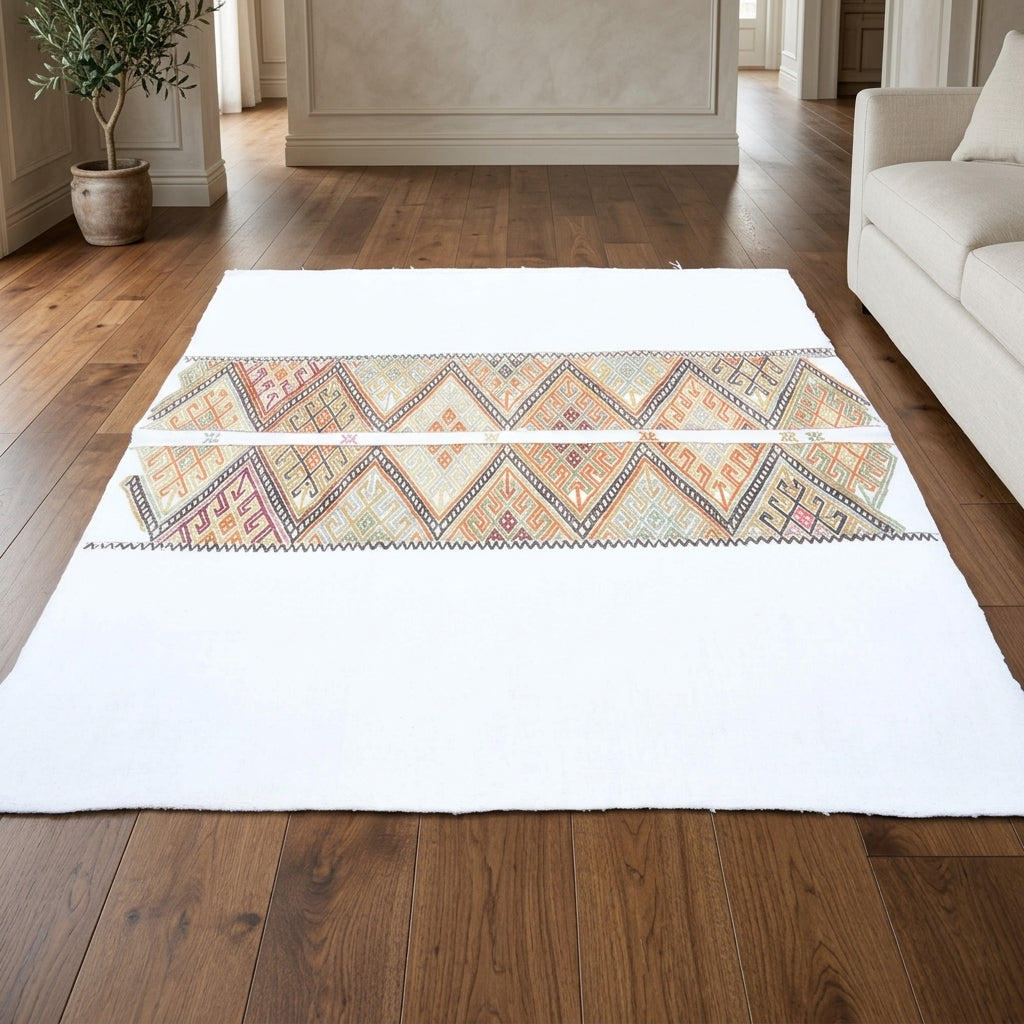 Pattern on the Baharperver vintage kilim rug – handwoven flatweave in Anatolia, Turkey