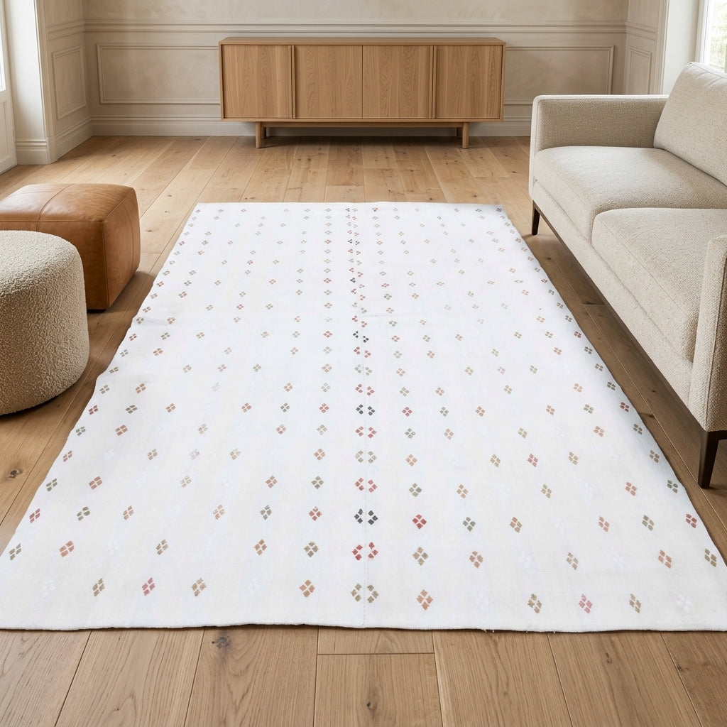Pattern on the Eirenekrateia vintage kilim rug – handwoven flatweave in Anatolia, Turkey