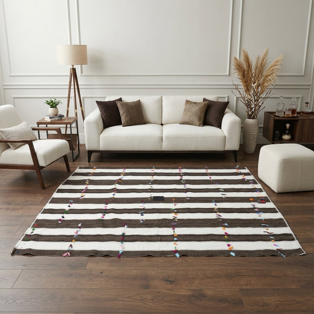 Striped pattern on the Aymelek vintage kilim rug – handwoven flatweave in Anatolia, Turkey