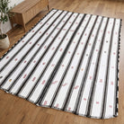 Striped pattern on the Aybukenaz vintage kilim rug – handwoven flatweave in Anatolia, Turkey