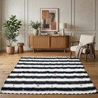 Striped pattern on the Asunil vintage kilim rug – handwoven flatweave in Anatolia, Turkey