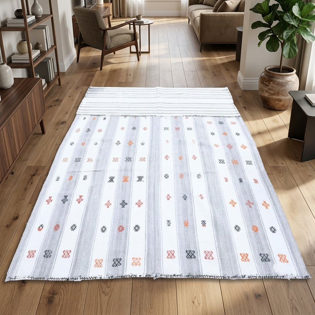 Ikat pattern on the Armine vintage kilim rug – handwoven flatweave in Anatolia, Turkey