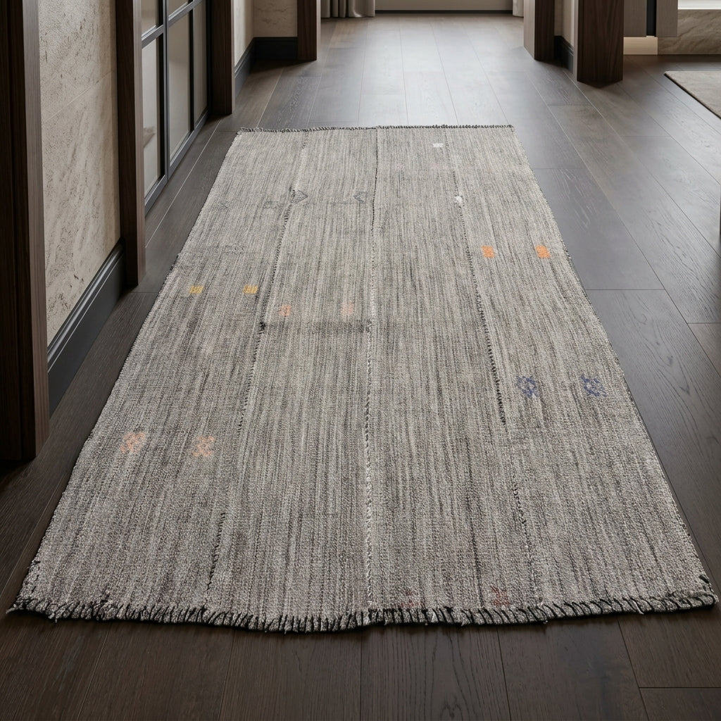 Solid pattern on the Ambronaia vintage kilim rug – handwoven flatweave in Anatolia, Turkey