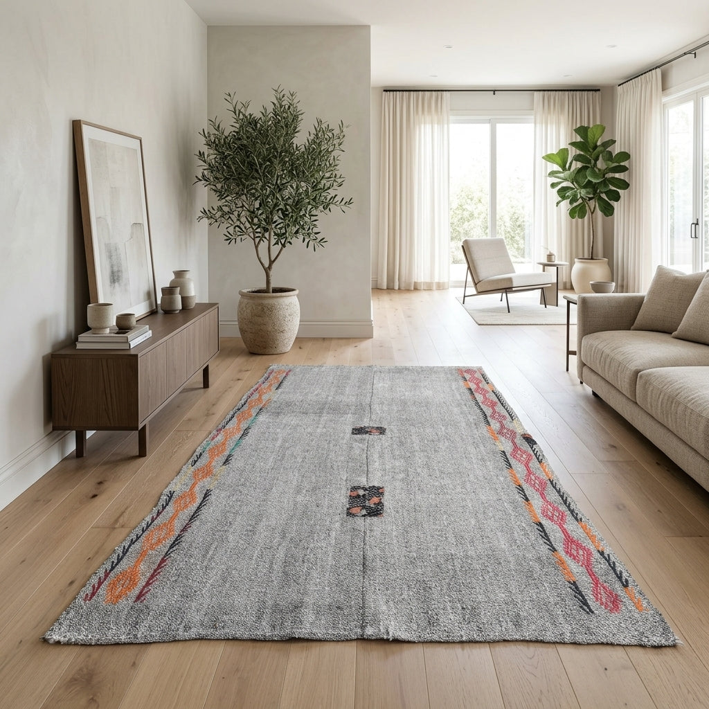 Bordered pattern on the Semasultan vintage kilim rug – handwoven flatweave in Anatolia, Turkey
