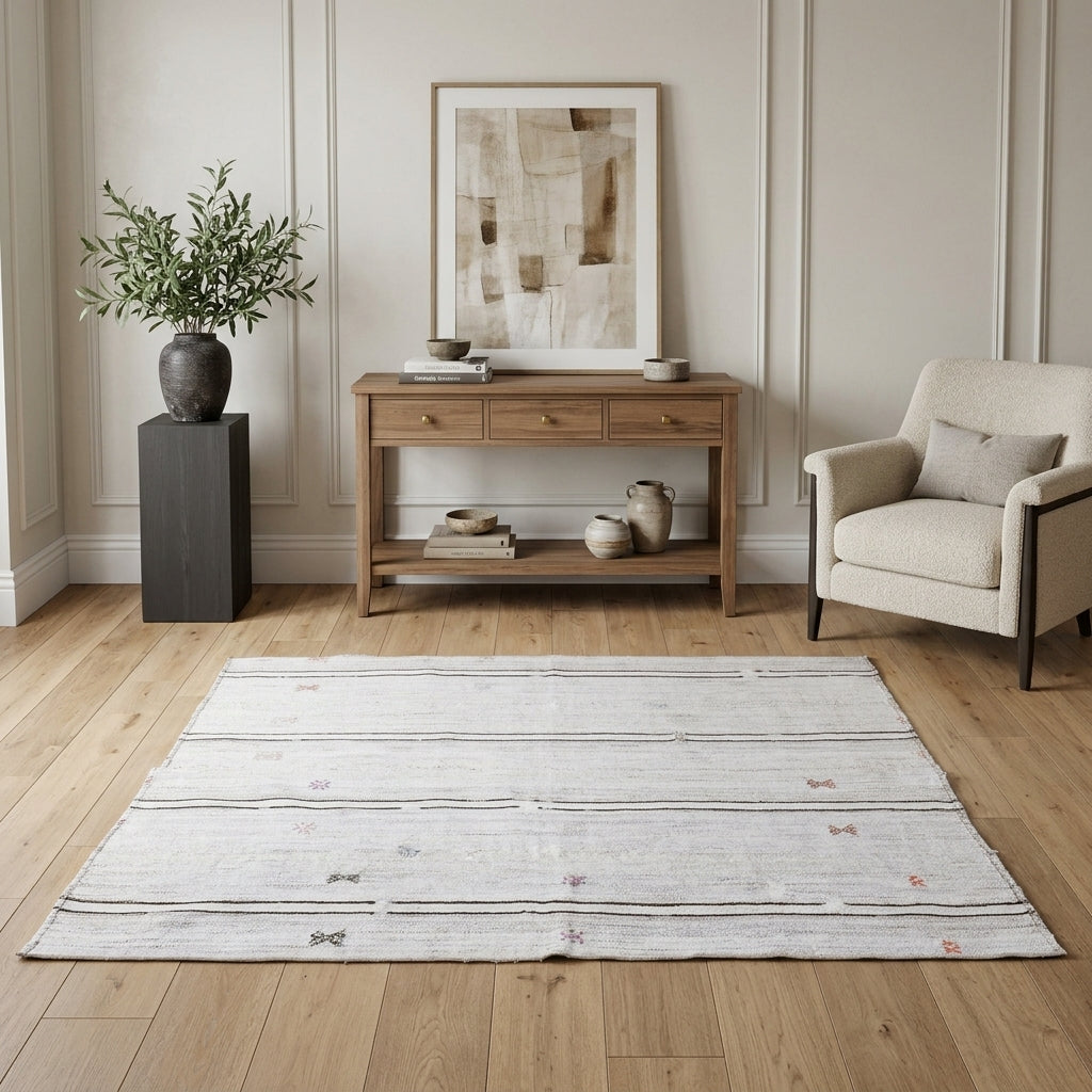 Ikat pattern on the Altinsever vintage kilim rug – handwoven flatweave in Anatolia, Turkey