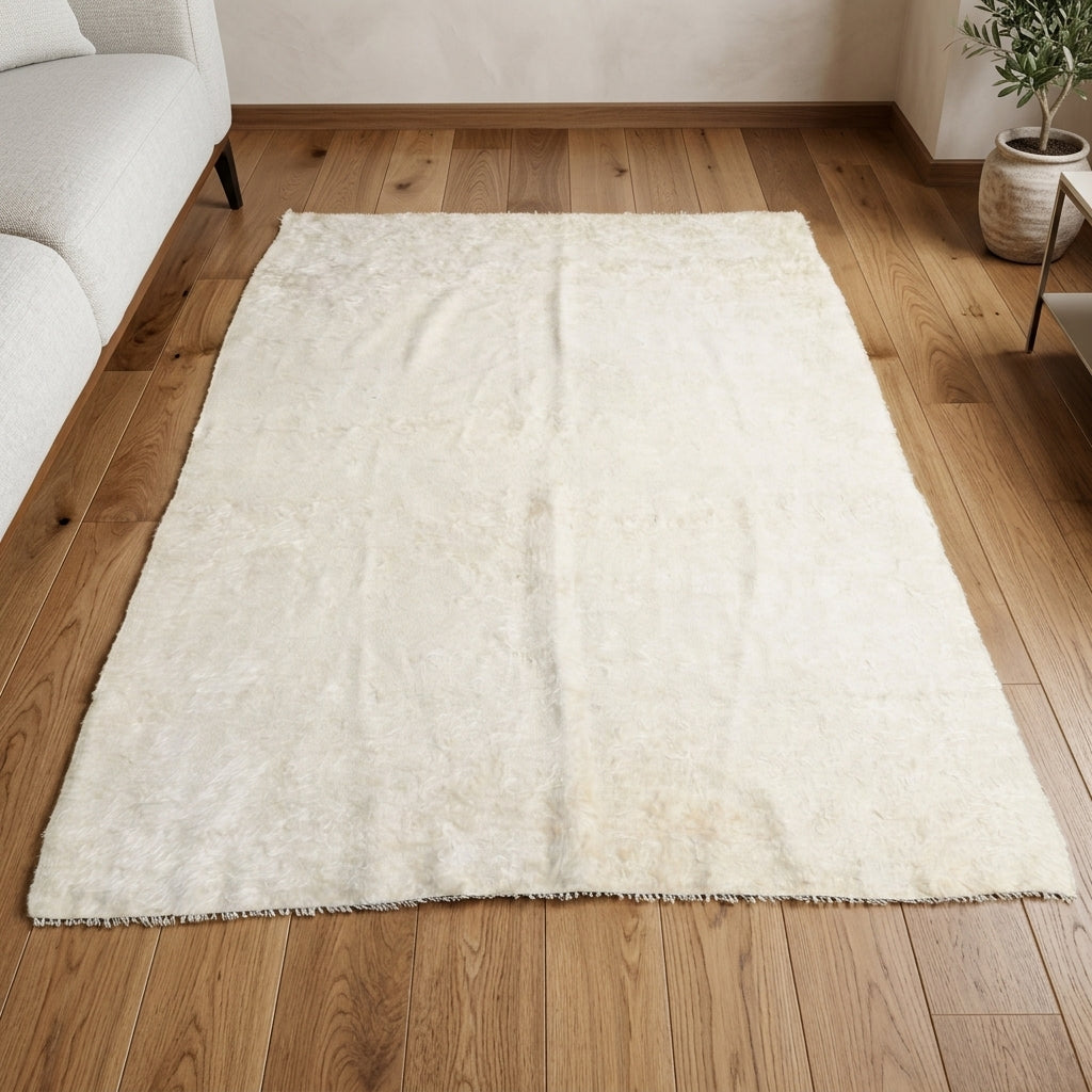 Solid pattern on the Akikgonca vintage kilim rug – handwoven flatweave in Anatolia, Turkey