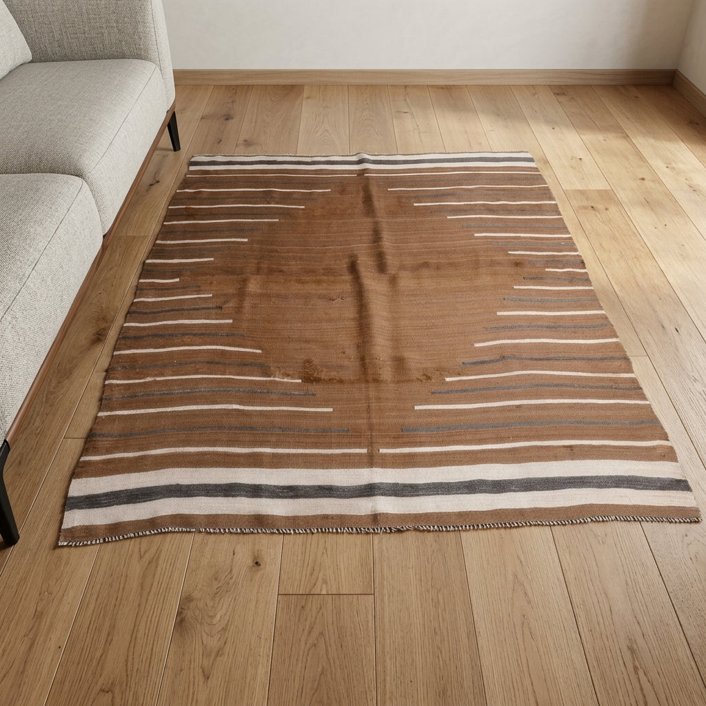 Striped pattern on the Aglaomene vintage kilim rug – handwoven flatweave in Anatolia, Turkey