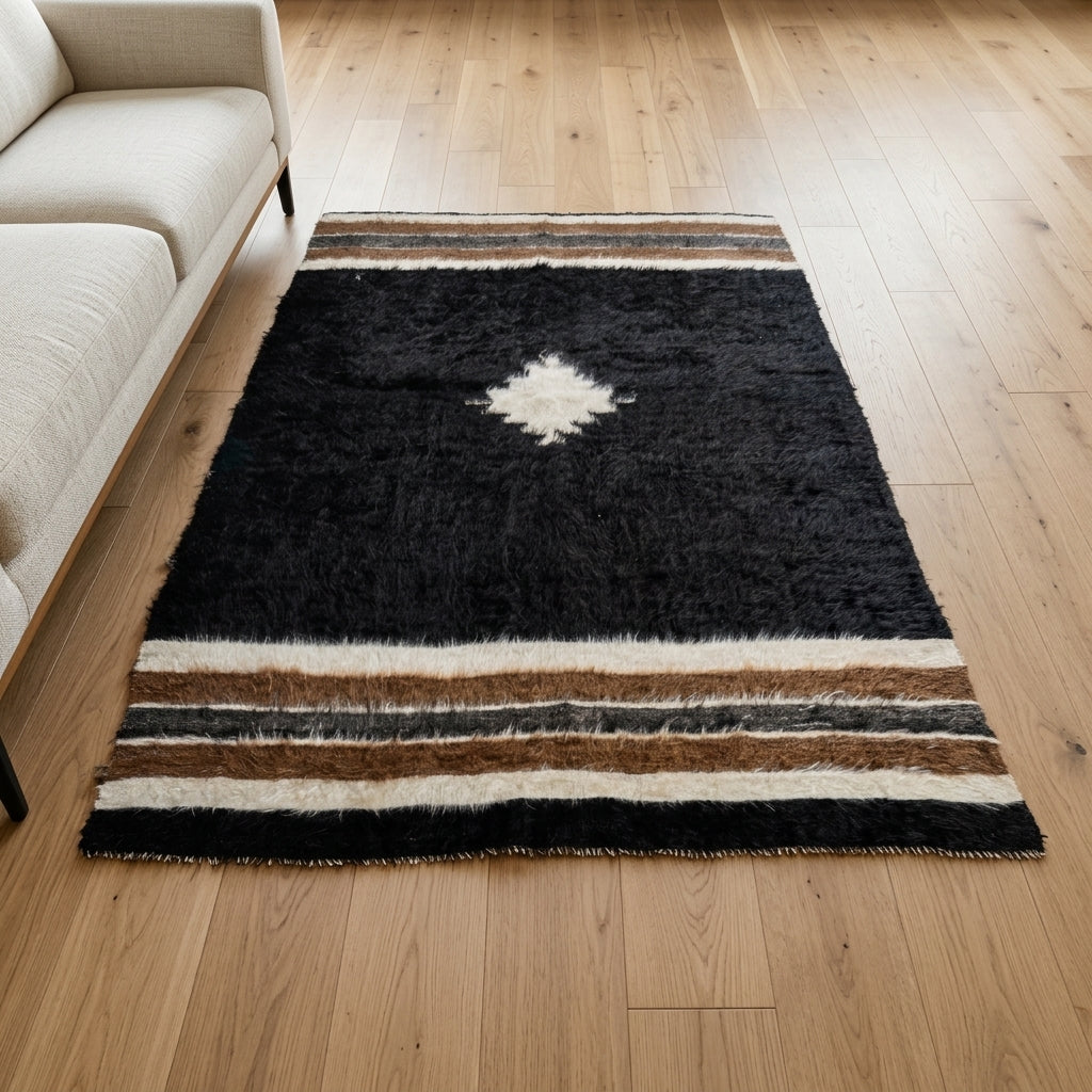 Striped pattern on the Agathope vintage kilim rug – handwoven flatweave in Anatolia, Turkey