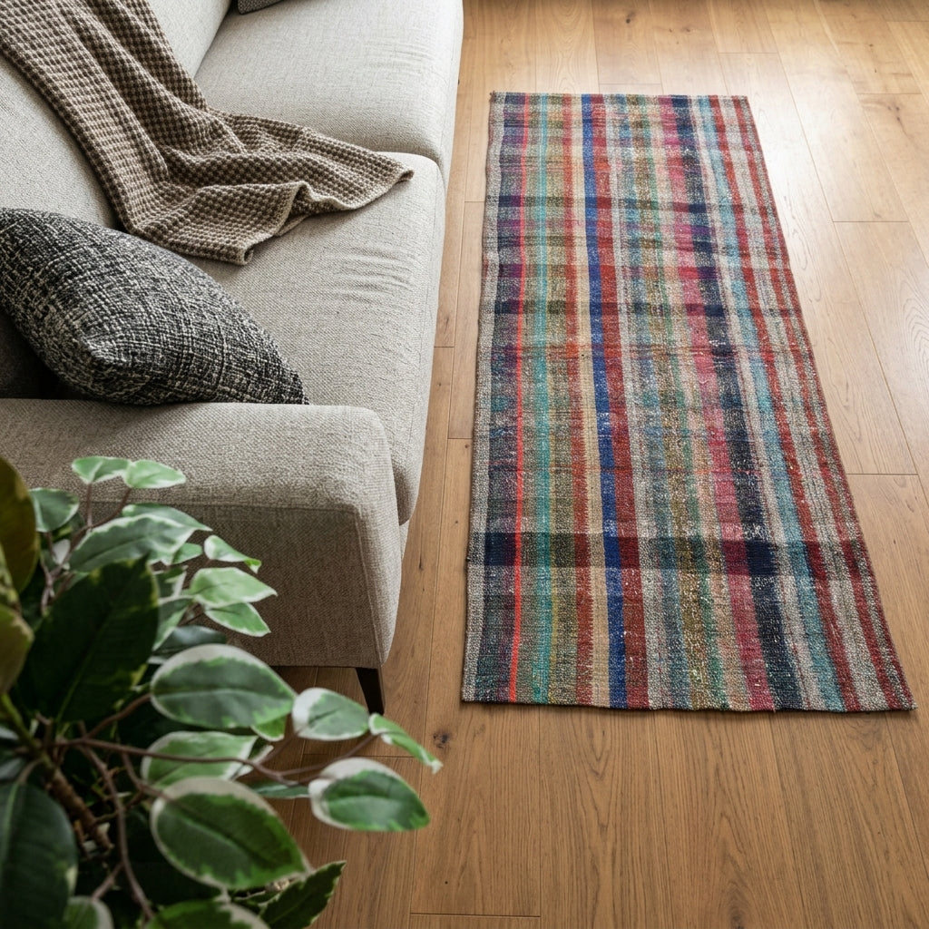 Checkered pattern on the Zibabahce vintage kilim rug – handwoven flatweave in Anatolia, Turkey