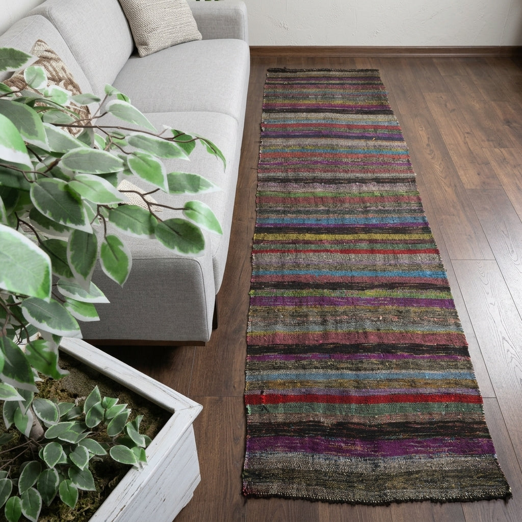 Striped pattern on the Nefisegul vintage kilim runner rug – handwoven flatweave in Anatolia, Turkey