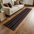 Striped pattern on the Nedimpare vintage kilim runner rug – handwoven flatweave in Anatolia, Turkey