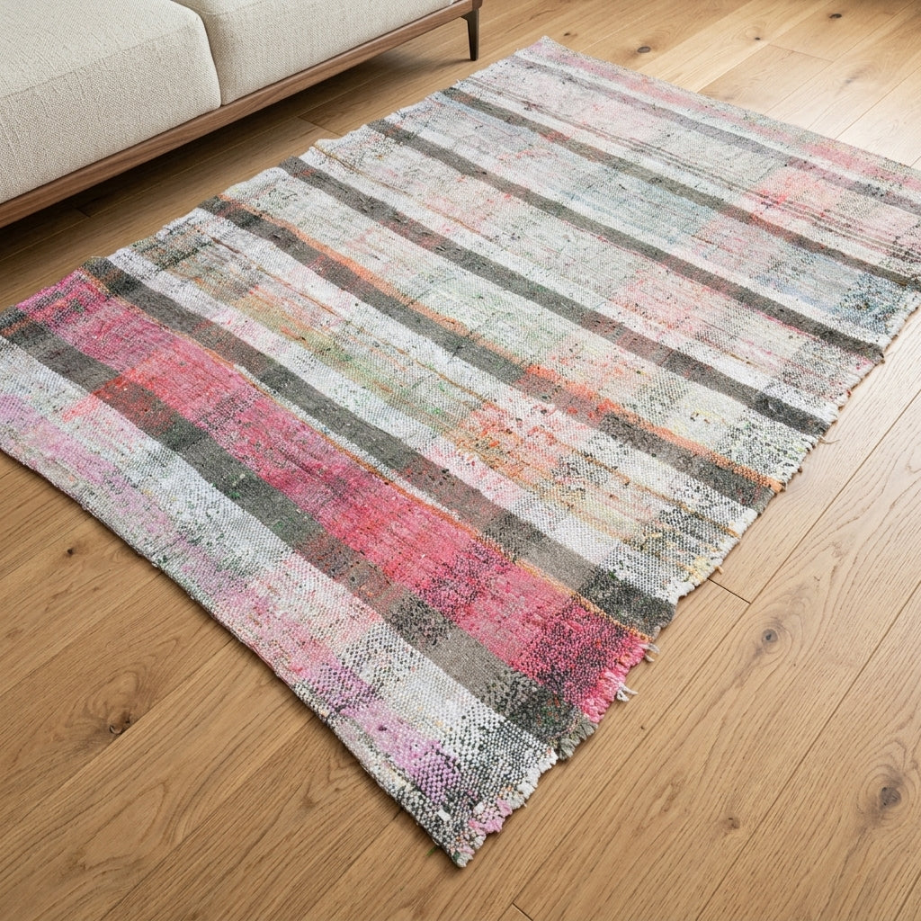 Striped pattern on the Zerringul vintage kilim rug – handwoven flatweave in Anatolia, Turkey