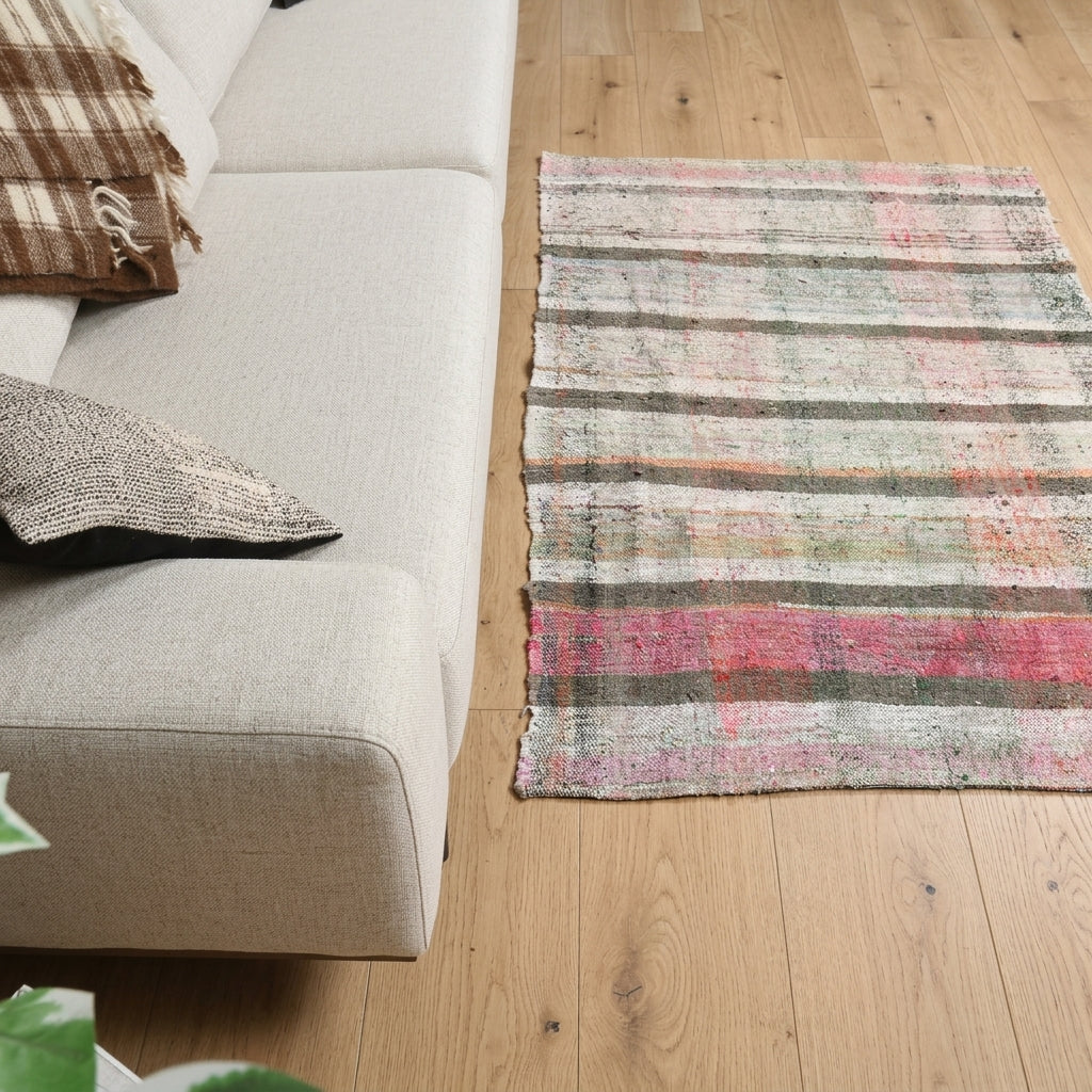 Striped pattern on the Zerringul vintage kilim rug – handwoven flatweave in Anatolia, Turkey