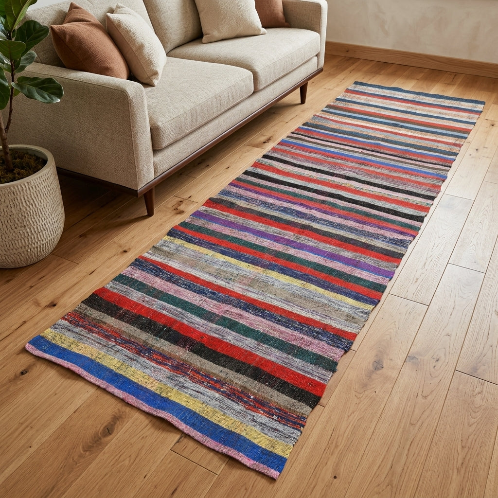Striped pattern on the Nedimbike vintage kilim runner rug – handwoven flatweave in Anatolia, Turkey