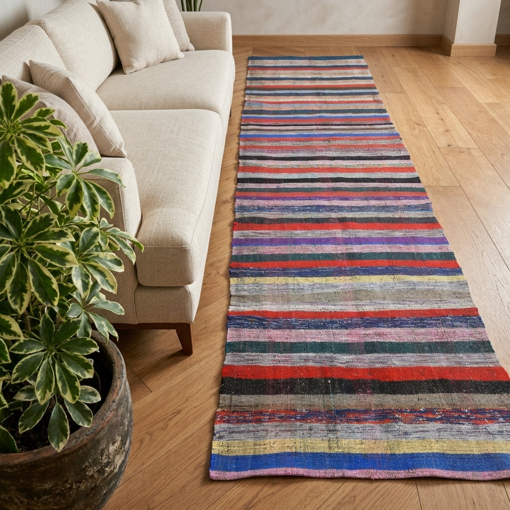 Striped pattern on the Nedimbike vintage kilim runner rug – handwoven flatweave in Anatolia, Turkey