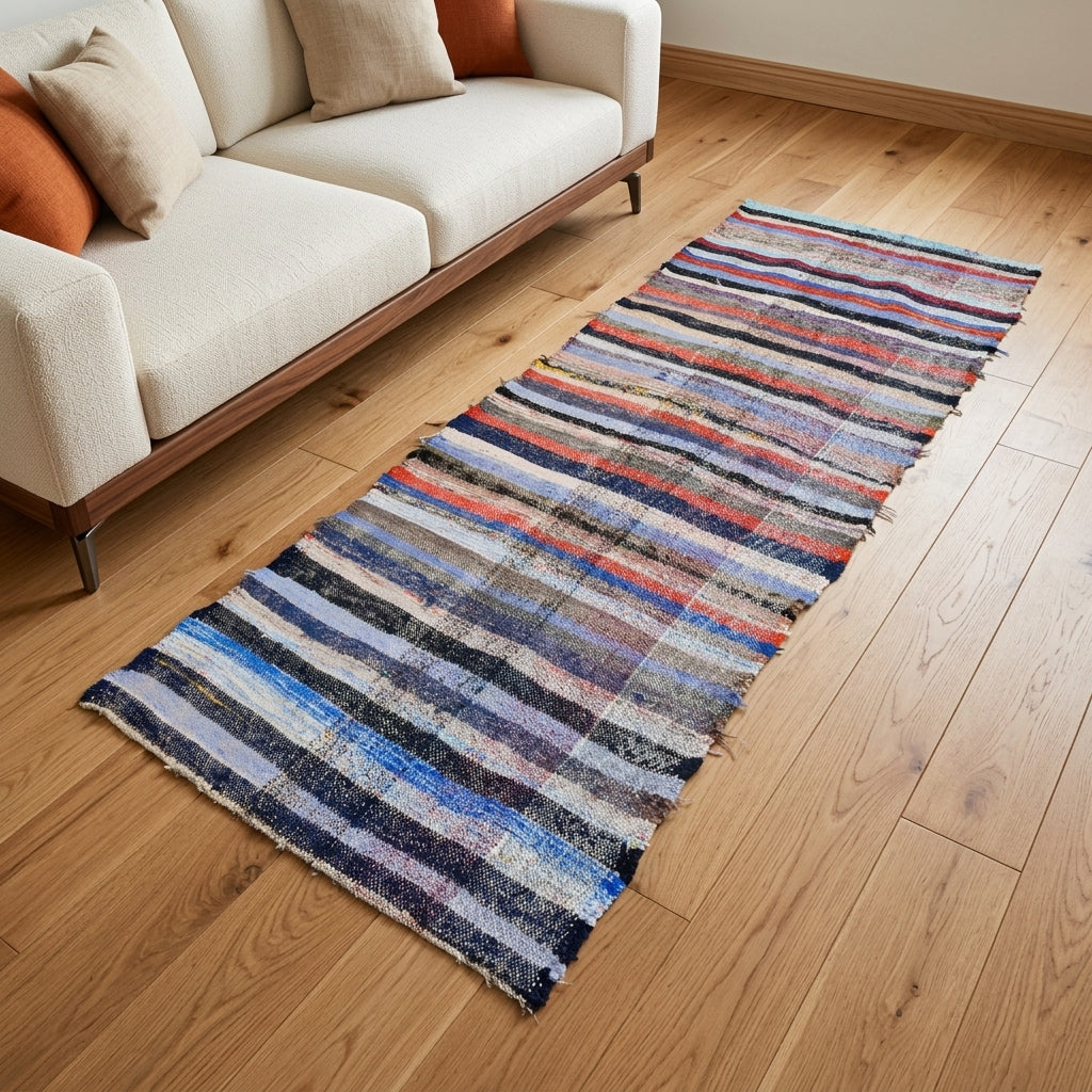 Striped pattern on the Nausope vintage kilim runner rug – handwoven flatweave in Anatolia, Turkey