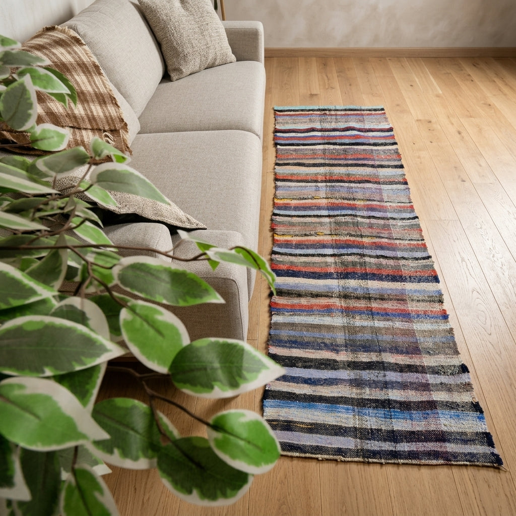 Striped pattern on the Nausope vintage kilim runner rug – handwoven flatweave in Anatolia, Turkey