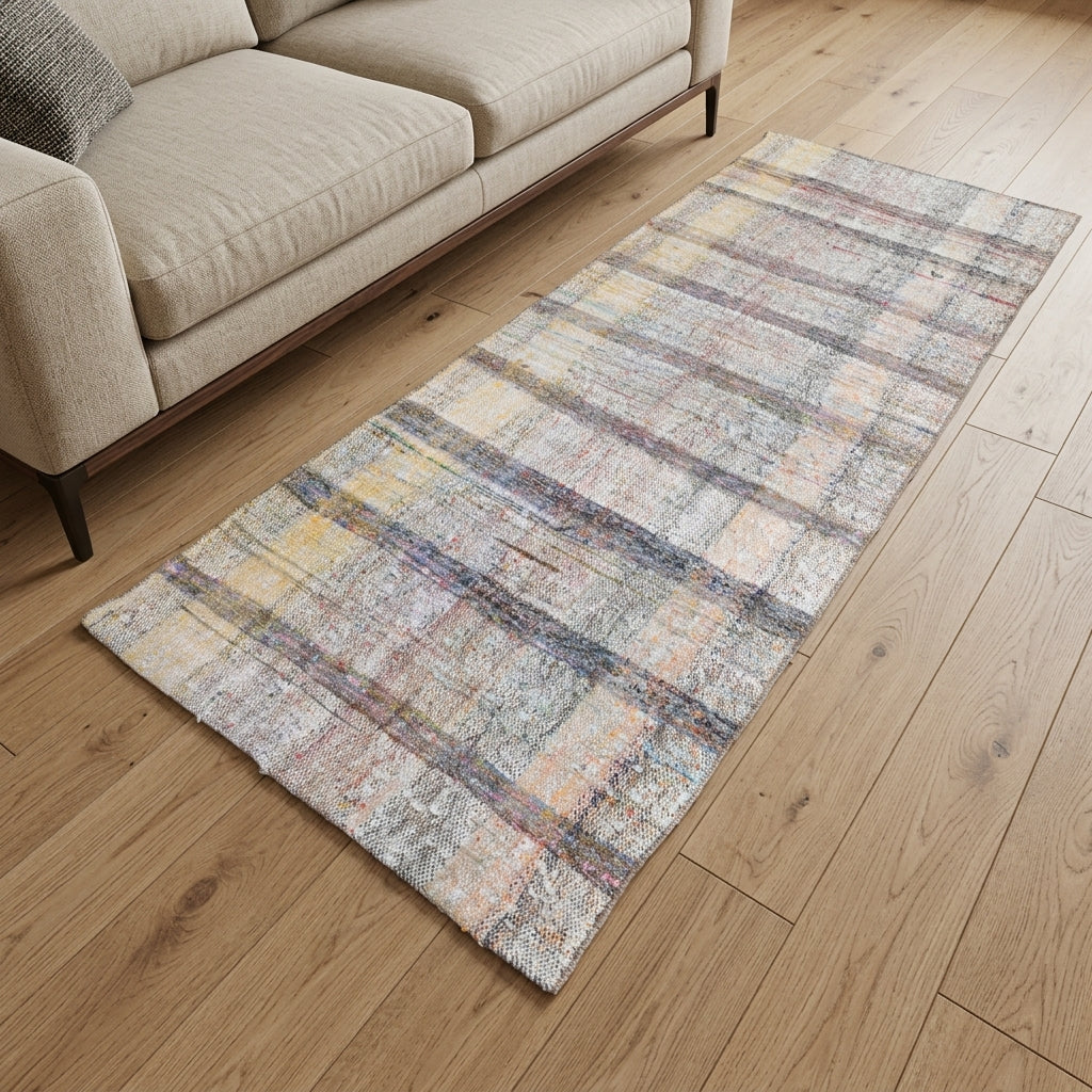 Checkered pattern on the Nausonia vintage kilim runner rug – handwoven flatweave in Anatolia, Turkey