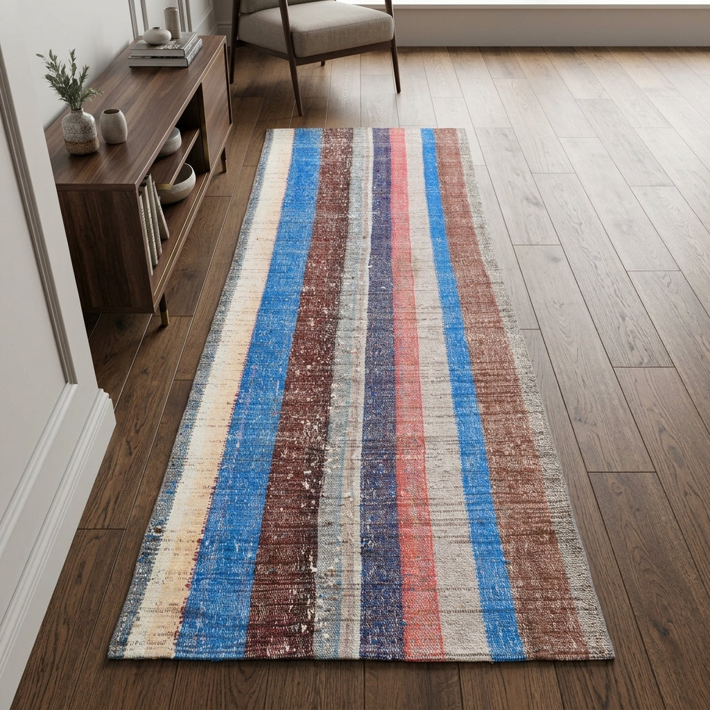 Striped pattern on the Nakssultan vintage kilim runner rug – handwoven flatweave in Anatolia, Turkey