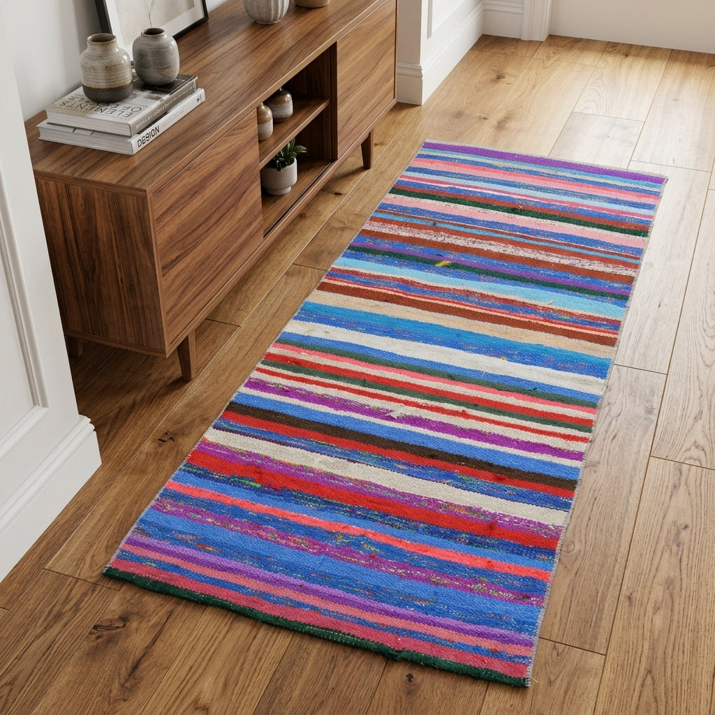 Striped pattern on the Ufukgul vintage kilim rug – handwoven flatweave in Anatolia, Turkey