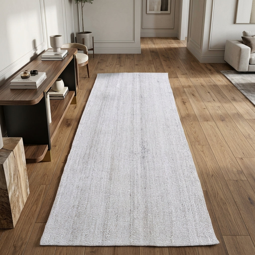 Solid pattern on the Naianthe vintage kilim runner rug – handwoven flatweave in Anatolia, Turkey