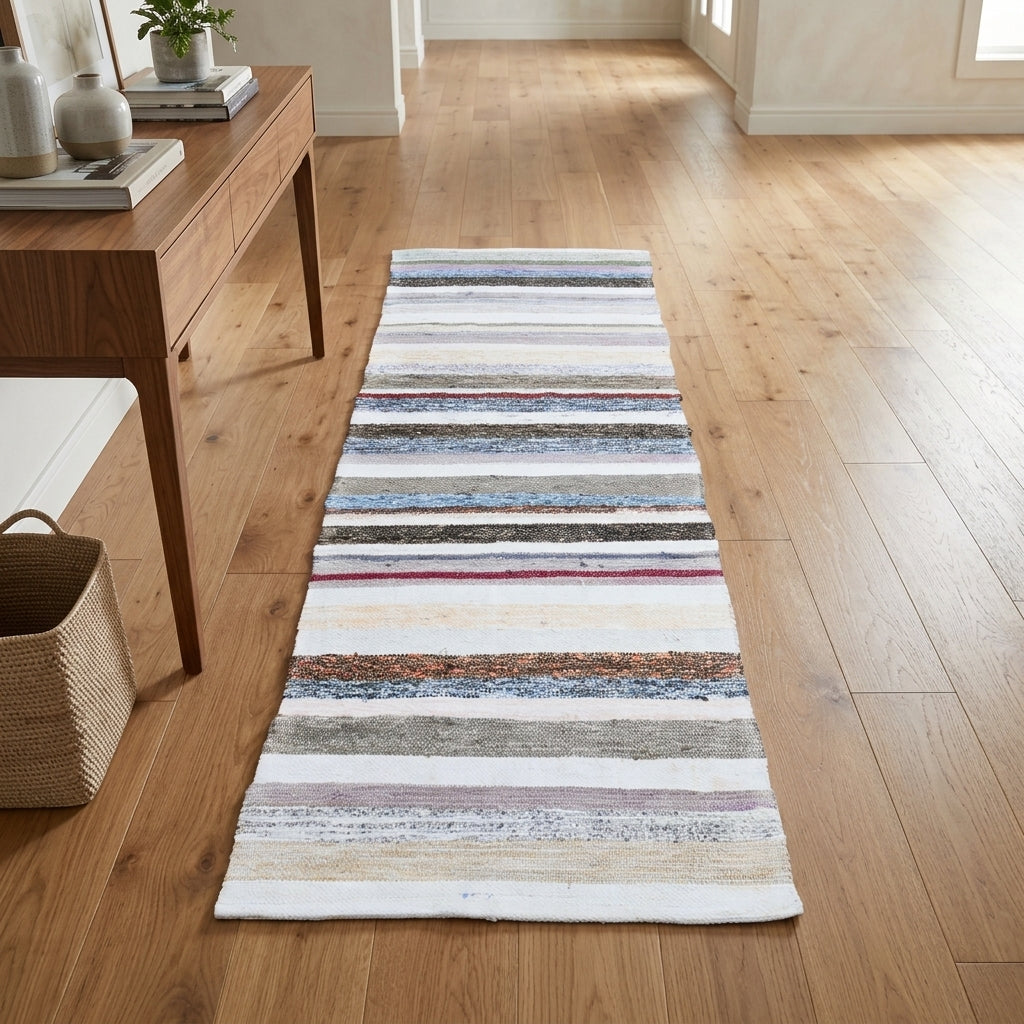 Striped pattern on the Myrtorhoe vintage kilim runner rug – handwoven flatweave in Anatolia, Turkey