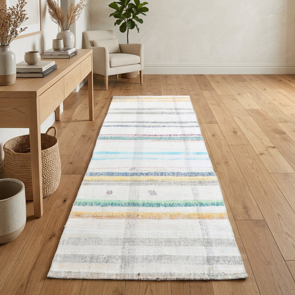 Pattern on the Mujgankusa vintage kilim runner rug – handwoven flatweave in Anatolia, Turkey