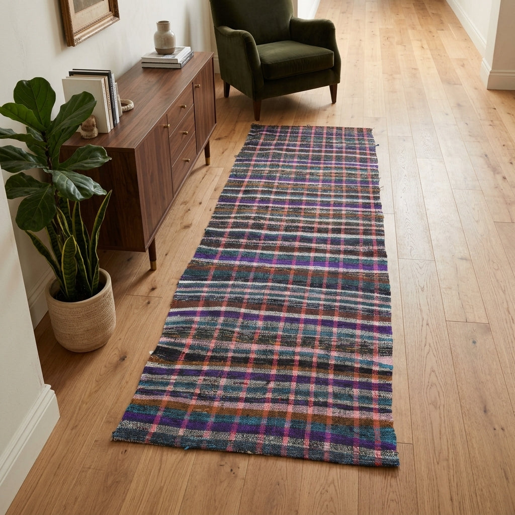 Striped pattern on the Mercansultan vintage kilim runner rug – handwoven flatweave in Anatolia, Turkey