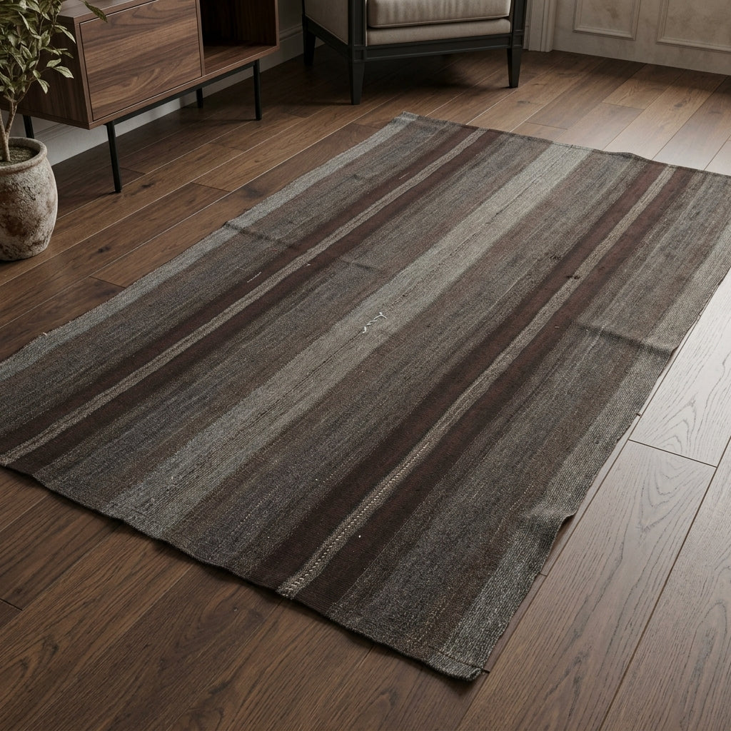 Pattern on the Mercansever vintage kilim runner rug – handwoven flatweave in Anatolia, Turkey