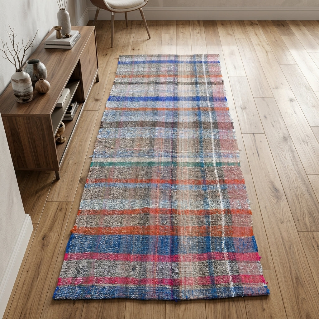 Checkered pattern on the Zerbike vintage kilim runner rug – handwoven flatweave in Anatolia, Turkey