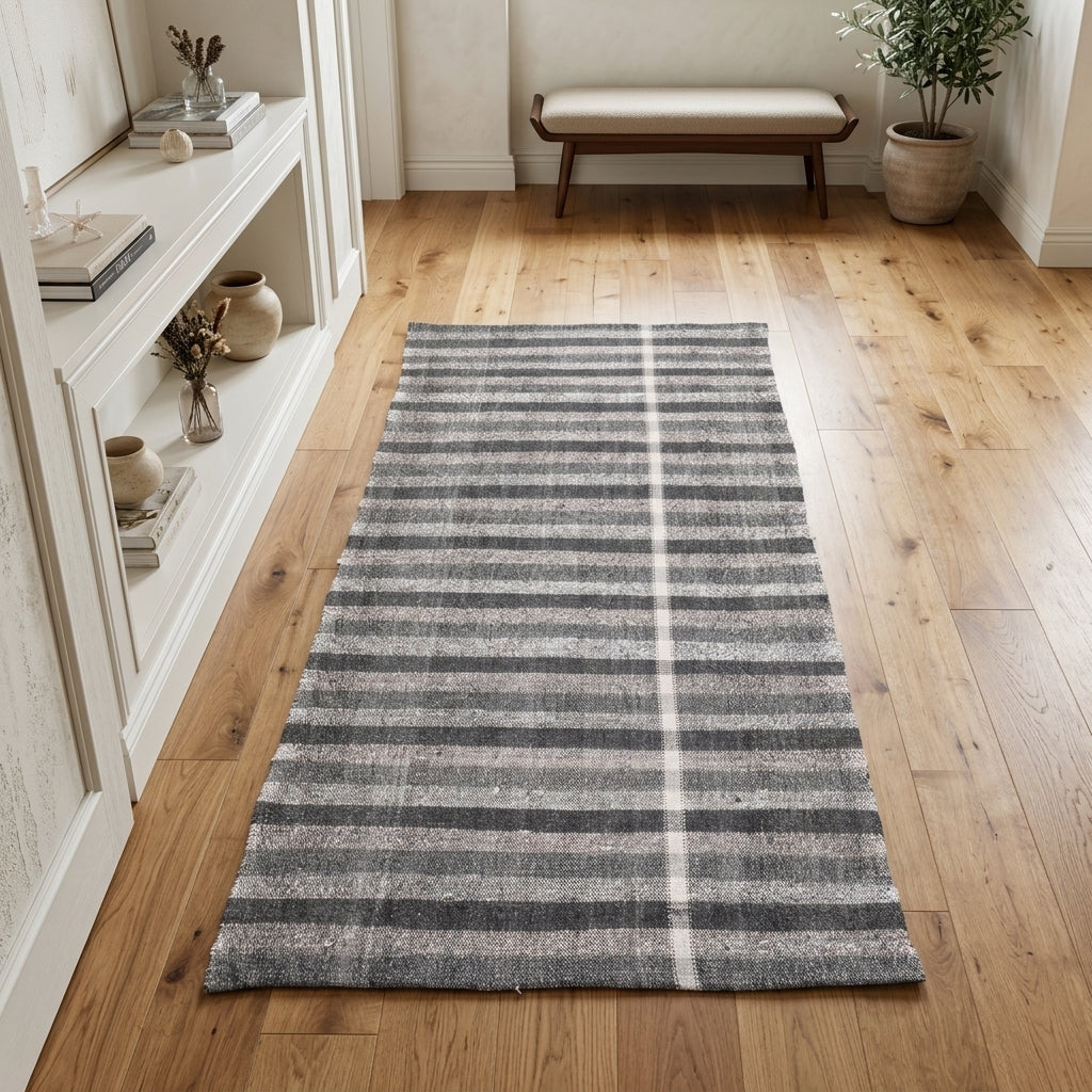 Striped pattern on the Zenophrosyne vintage kilim rug – handwoven flatweave in Anatolia, Turkey
