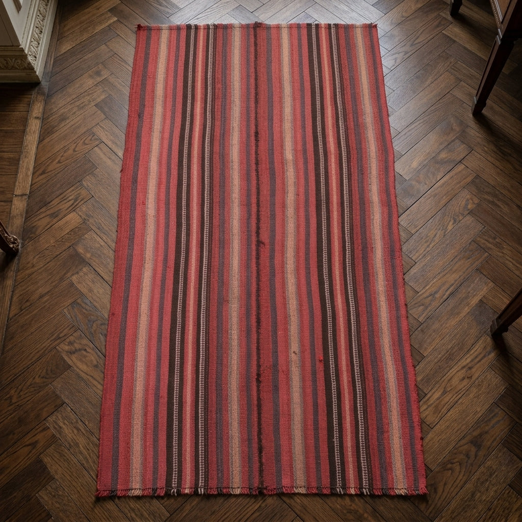 Striped pattern on the Melissorhoe vintage kilim runner rug – handwoven flatweave in Anatolia, Turkey