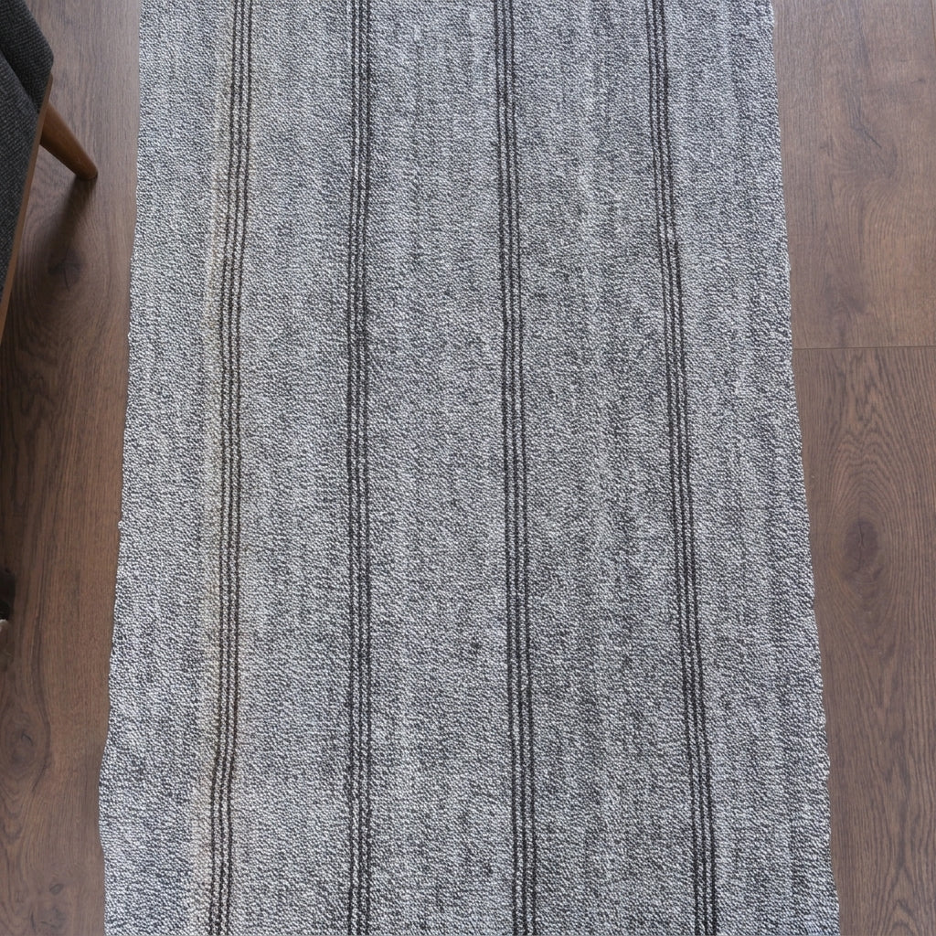 Striped pattern on the Melissophile vintage kilim runner rug – handwoven flatweave in Anatolia, Turkey