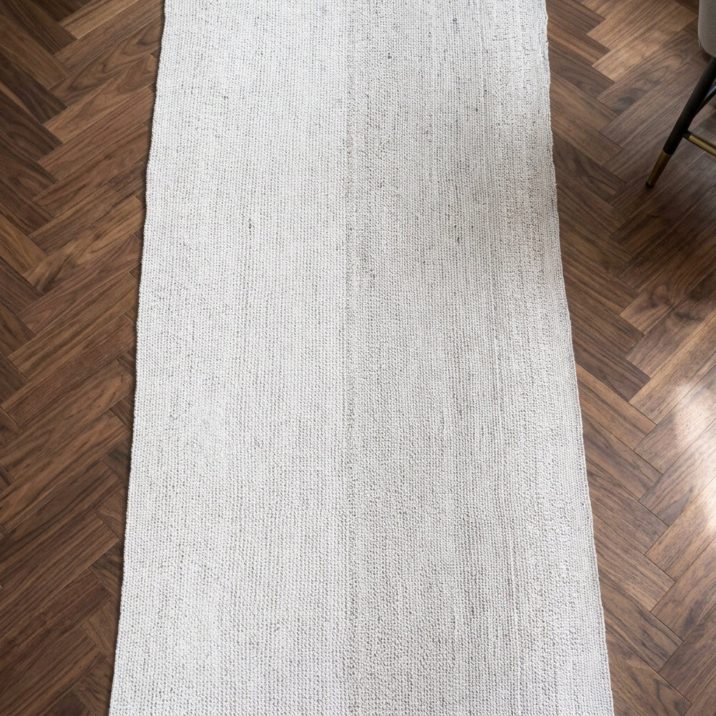 Solid pattern on the Mazaka vintage kilim runner rug – handwoven flatweave in Anatolia, Turkey